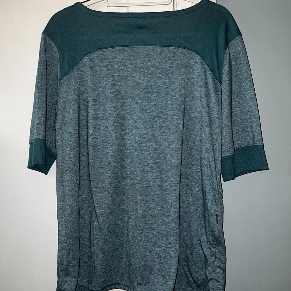 REI VNeck heathered teal athletic shirt - Picture 6 of 6